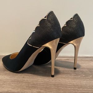 Nine West Black & Gold Pumps / Heels